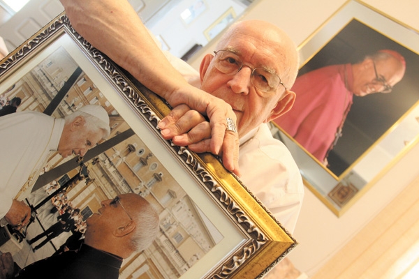 Ontem, Dia de Nossa Senhora Aparecida e Dia das Crianças, também foi aniversário do nosso querido bispo emérito, dom Diógenes Silva Matthes. Ele que há 42 anos assumia a recém-criada Diocese de Franca, dirigindo-a até sua aposentadoria, mas segue passando